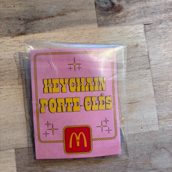Rare Mcdonalds Canada Exclusive Shania Twain keychain - Picture 2 of 2